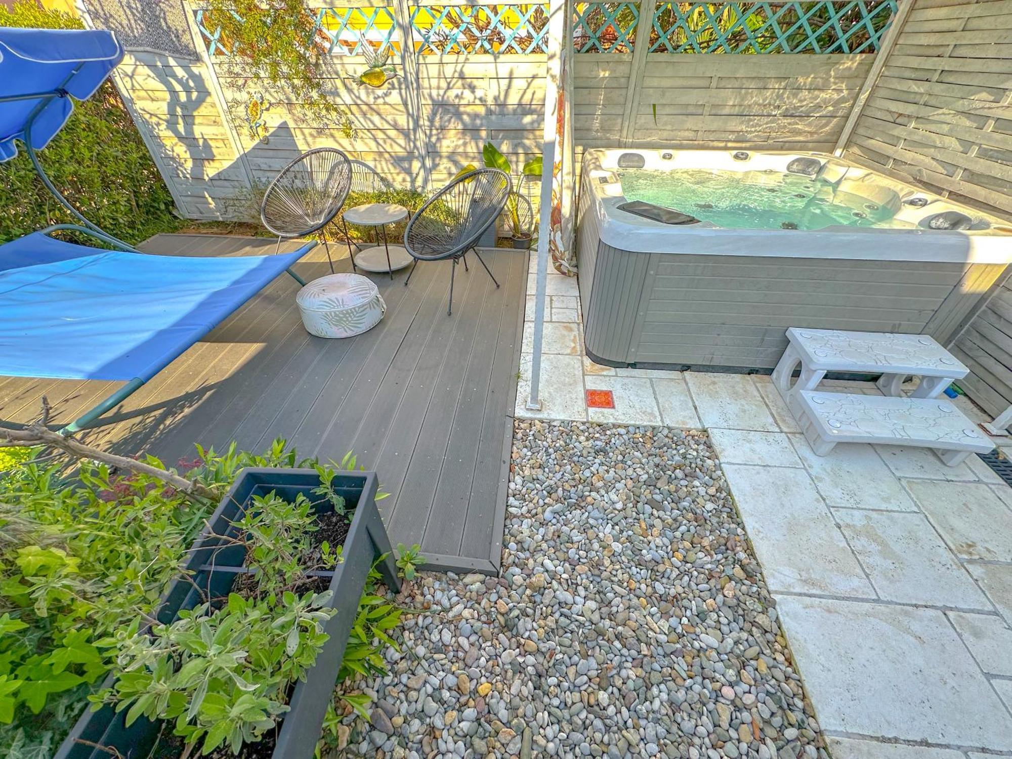 Beachfront House With Private Jacuzzi And Garden Zadar Eksteriør billede