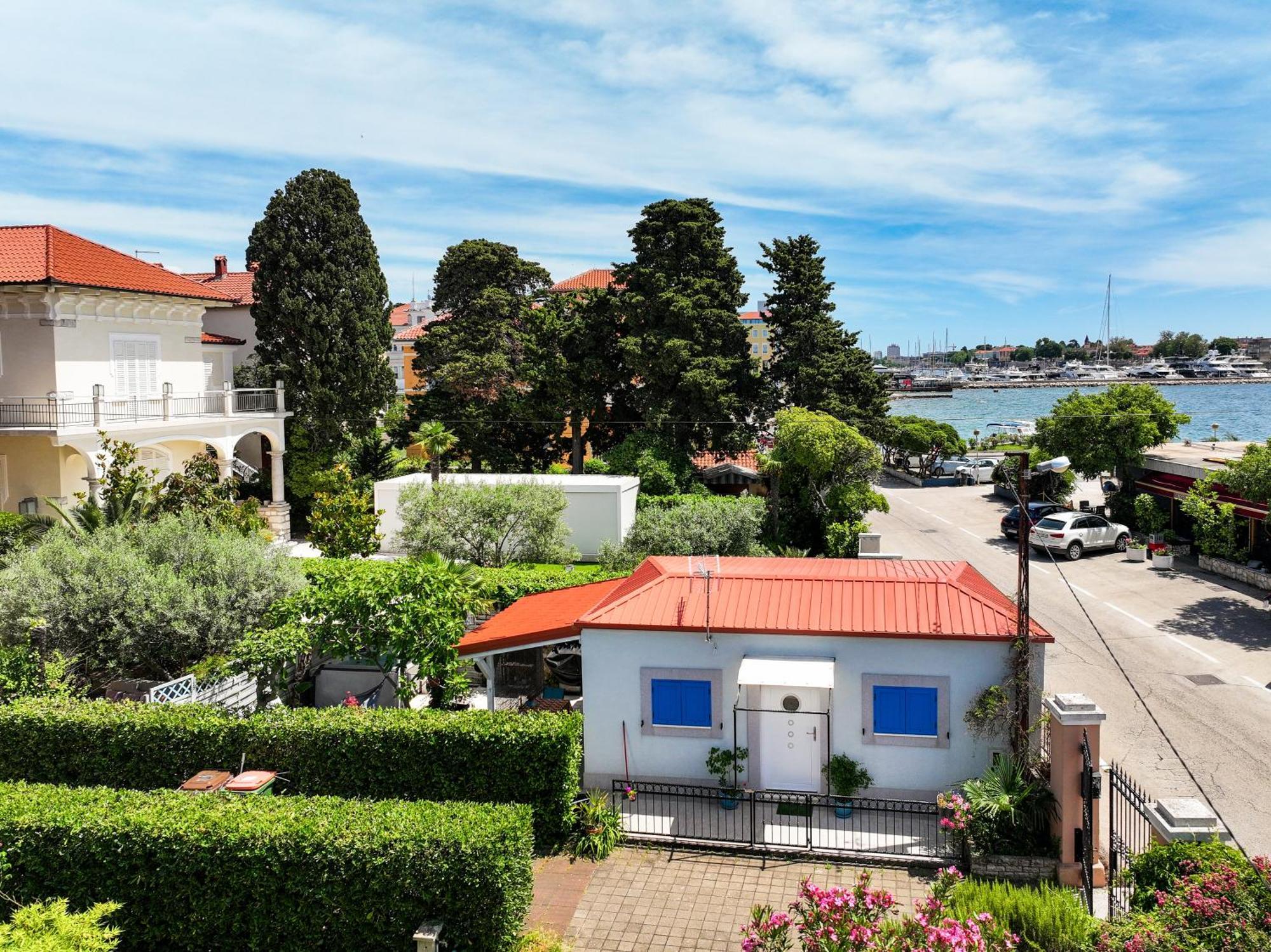 Beachfront House With Private Jacuzzi And Garden Zadar Eksteriør billede